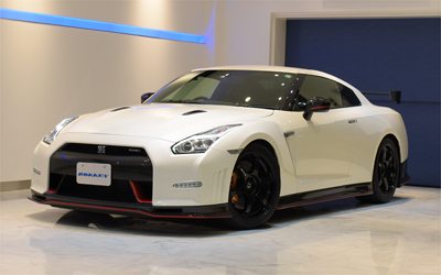 2015年モデル 正規ディーラー車 日産 GT-R ニスモ 専用カーボンエアロ　チタンマフラー 