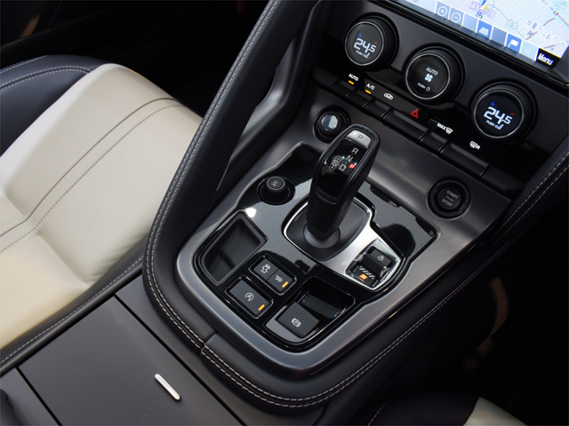 2017年モデル 正規ディーラー車 ジャガー FタイプR AWD クーペ OP多数