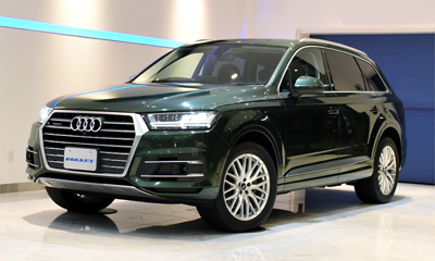 2018年モデル 正規ディーラー車 アウディ Q7 2.0TFSI 7シーター Audi Exclusiveカラー OP多数 　　