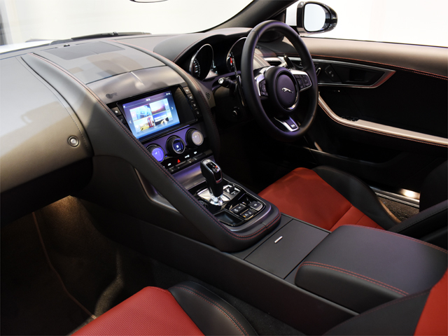 2018年モデル 正規ディーラー車 ジャガー Fタイプ R AWD クーペ 中期モデル ブラックパック