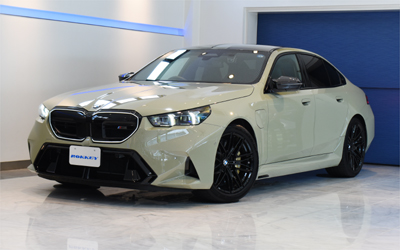 2025年モデル 正規ディーラー車 BMW M5 レーストラックPKG 特注カラー 1オーナー車